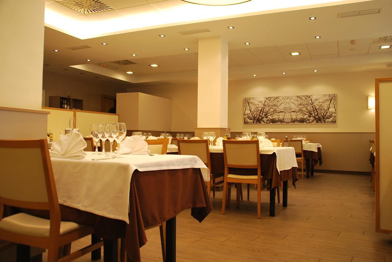 Aparthotel Meseguer Alcaniz Ngoại thất bức ảnh